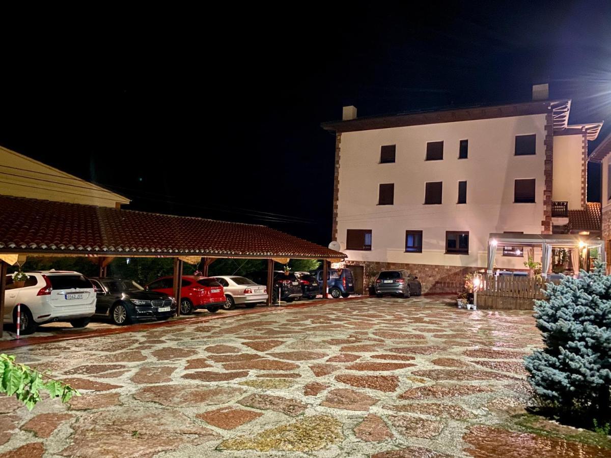 Hotel La Cuna Del Sella Oseja de Sajambre Exterior foto